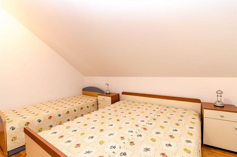 Rooms Mozara Тръстено Екстериор снимка