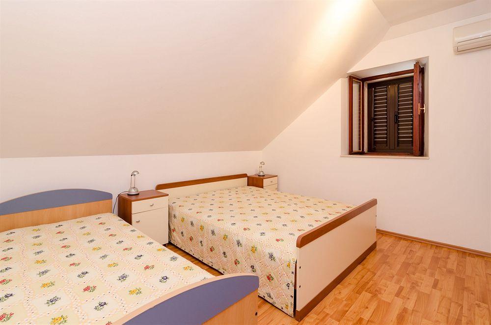 Rooms Mozara Тръстено Екстериор снимка